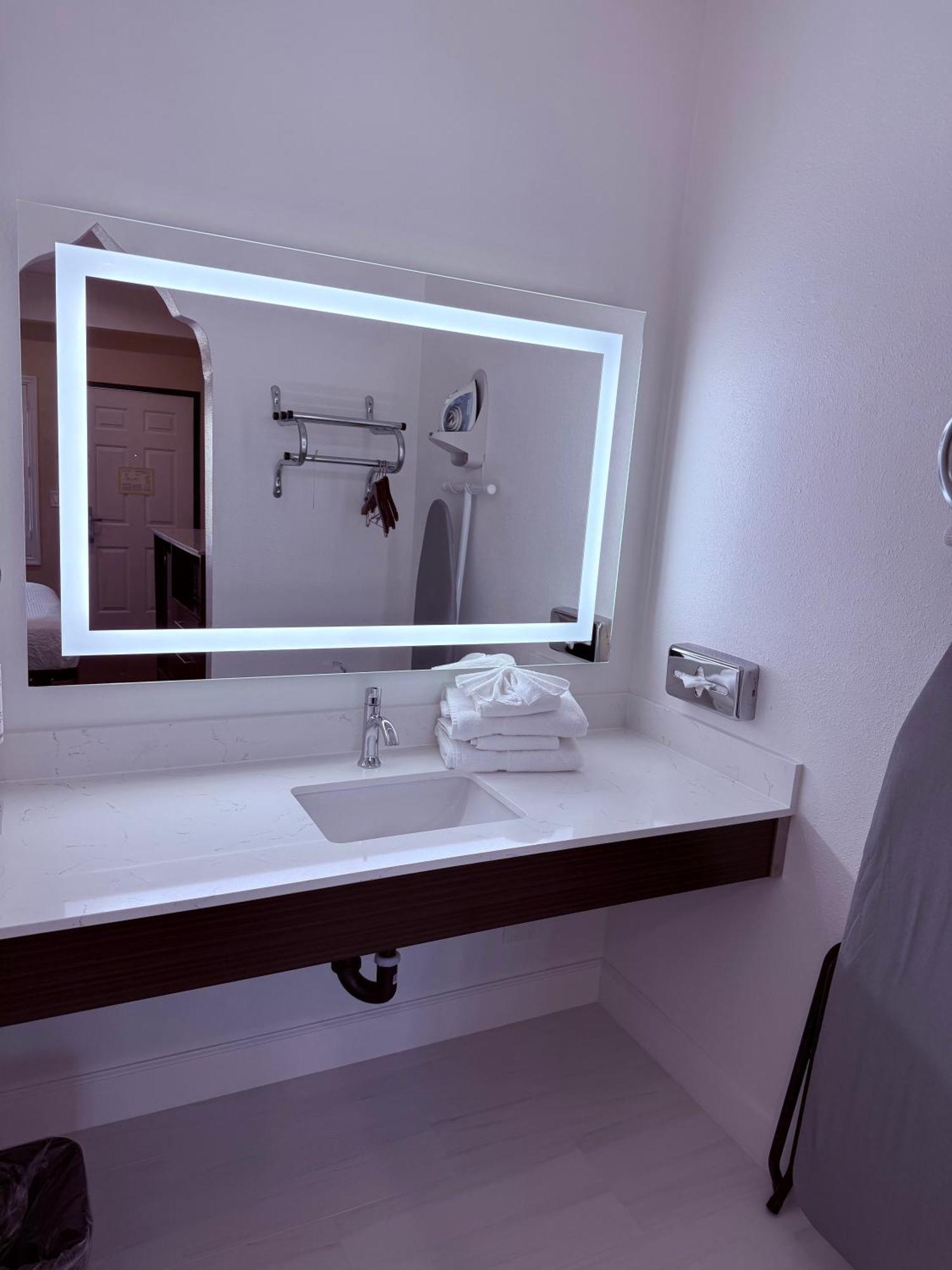 Travelodge By Wyndham Harbor City Los Angeles Exteriér fotografie